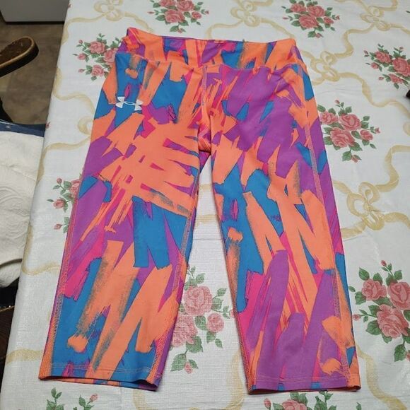 Under Armour Orange Multi-Color Fitted Cropped Leggings Size Girl's Youth M. - Picture 1 of 2